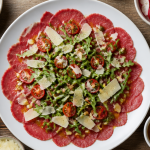 accompagnement carpaccio de boeuf avec garnitures variées