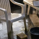 Comment raviver un salon de jardin en plastique vert avec vinaigre blanc et cristaux de soude