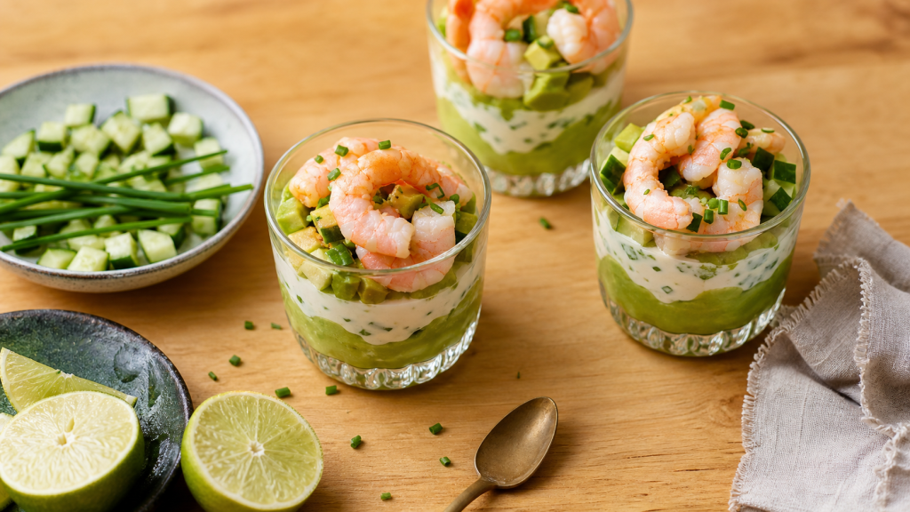 Entrées froides : verrines avocat-crevettes
