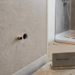 Panneaux d'habillage pour rénover sa salle de bains pas cher : pose et étanchéité
